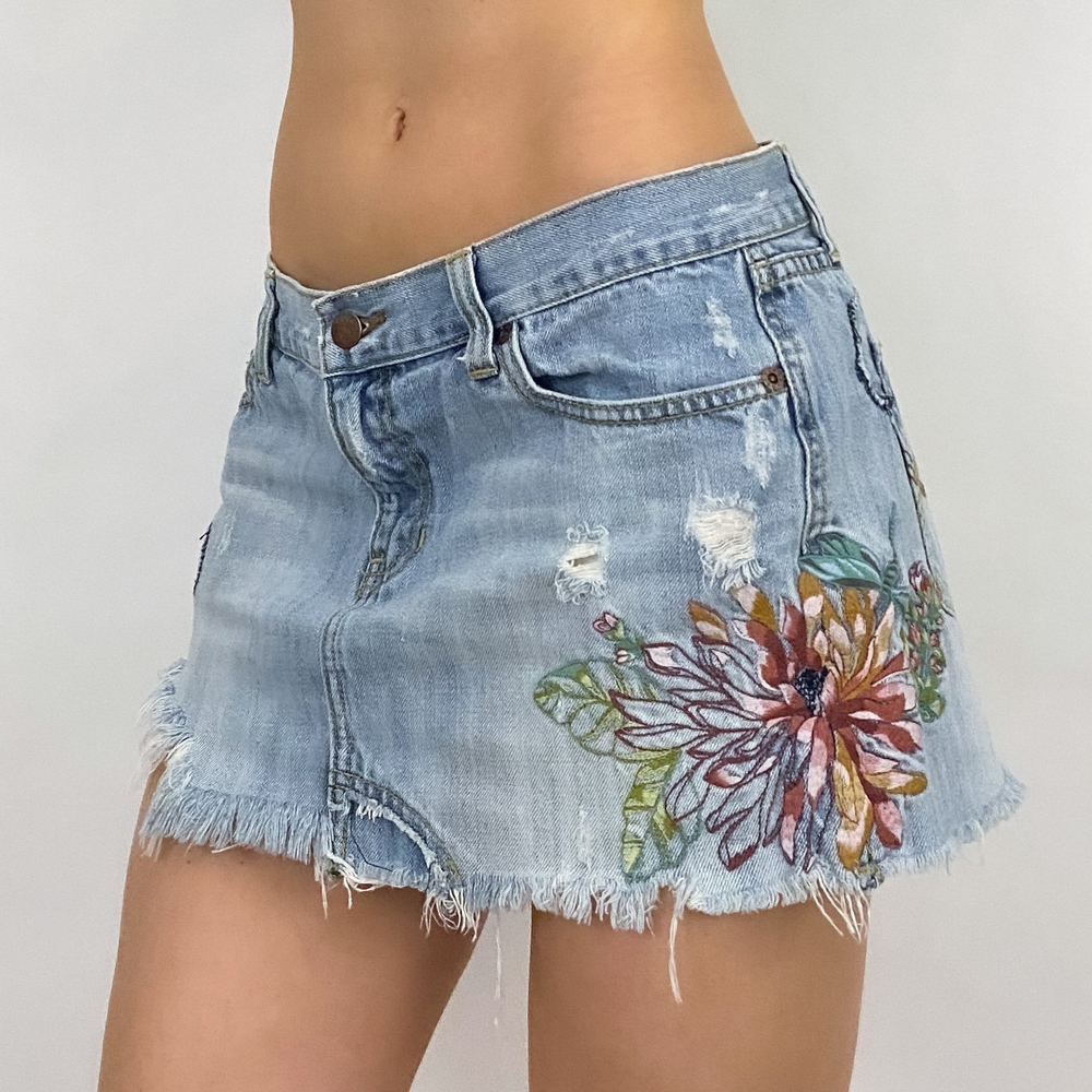 Y2K Abercrombie & Fitch Light Blue Denim Floral Embroidered Mini Skirt/Size 6